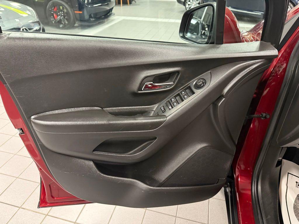 used 2022 Chevrolet Trax car, priced at $15,990