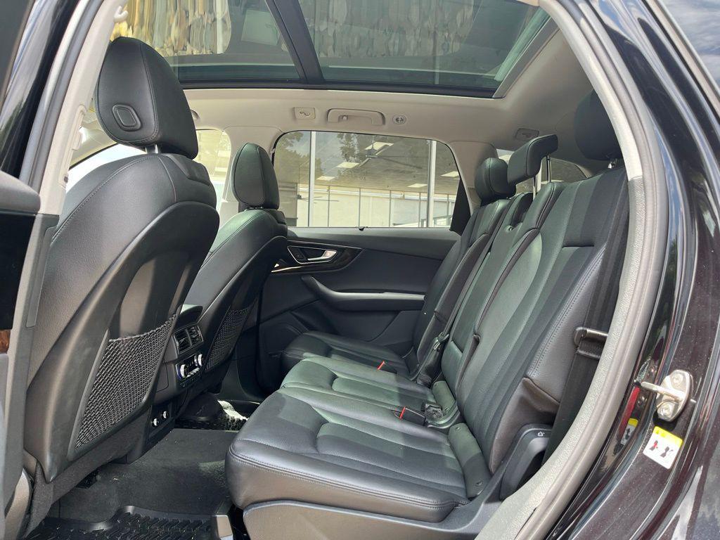 2018 Black Audi Q7