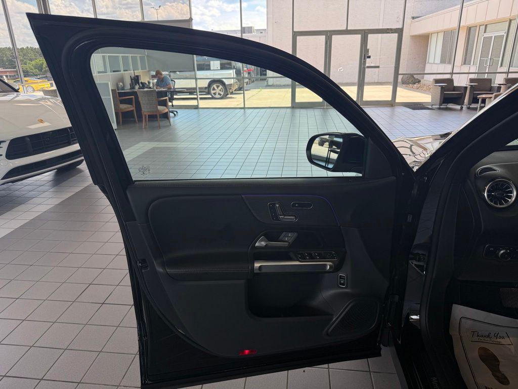 used 2022 Mercedes-Benz GLB 250 car, priced at $27,297