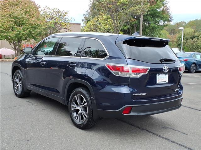 2016 Nautical Blue Metallic Toyota Highlander