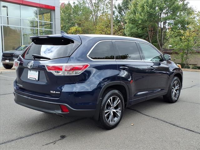 2016 Nautical Blue Metallic Toyota Highlander