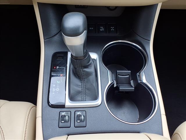 2016 Nautical Blue Metallic Toyota Highlander
