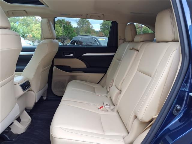 2016 Nautical Blue Metallic Toyota Highlander