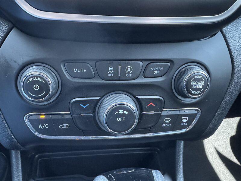 used 2020 Jeep Cherokee car, priced at $14,350