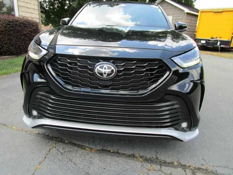 used 2022 Toyota Highlander car, priced at $36,495