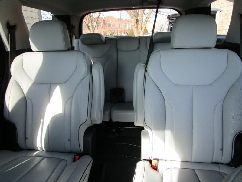 used 2025 Hyundai Palisade car, priced at $32,950