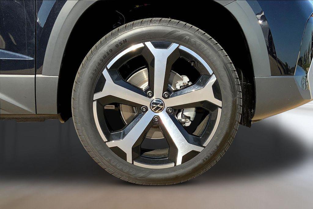 new 2026 Volkswagen Taos car, priced at $35,357