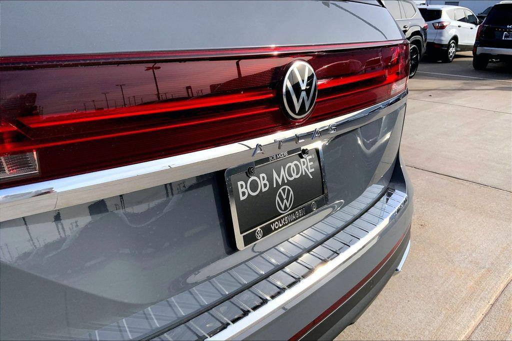 new 2026 Volkswagen Atlas car, priced at $43,208