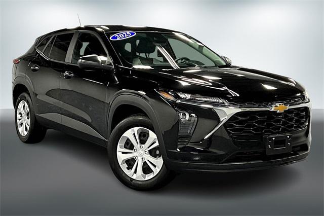 used 2025 Chevrolet Trax car, priced at $19,522