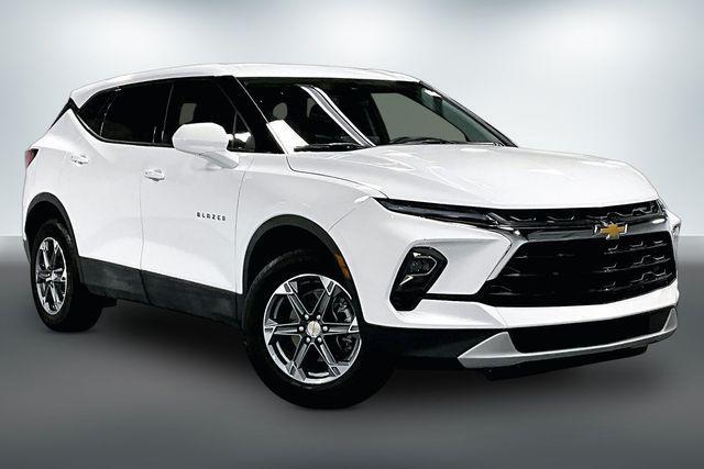 used 2025 Chevrolet Blazer car, priced at $27,999