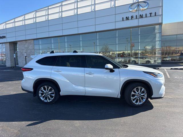 used 2020 Toyota Highlander car, priced at $26,799