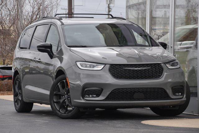 used 2025 Chrysler Pacifica car, priced at $35,499