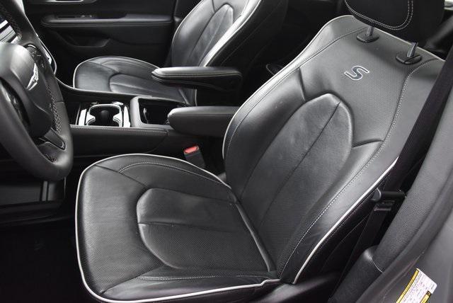 used 2025 Chrysler Pacifica car, priced at $35,499