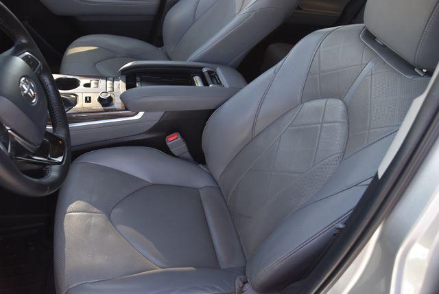 used 2021 Toyota Highlander car, priced at $34,988