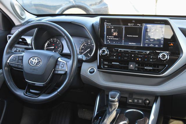 used 2021 Toyota Highlander car, priced at $34,988