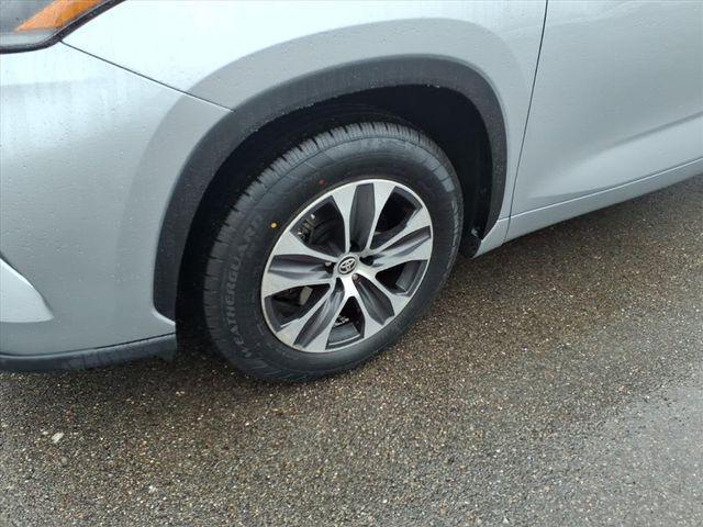 used 2021 Toyota Highlander car, priced at $26,000