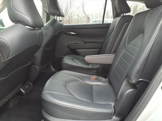 used 2021 Toyota Highlander car, priced at $26,000