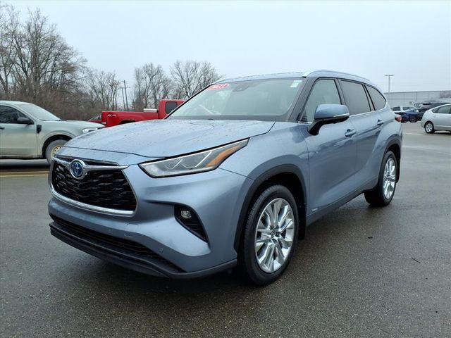 used 2023 Toyota Highlander Hybrid car, priced at $40,000