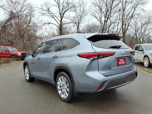 used 2023 Toyota Highlander Hybrid car, priced at $40,000