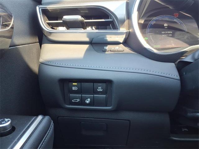 used 2023 Toyota Highlander Hybrid car, priced at $43,500