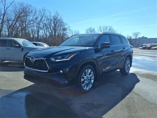 used 2023 Toyota Highlander Hybrid car, priced at $43,500
