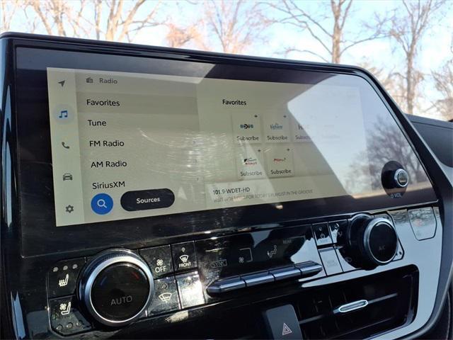 used 2023 Toyota Highlander Hybrid car, priced at $43,500