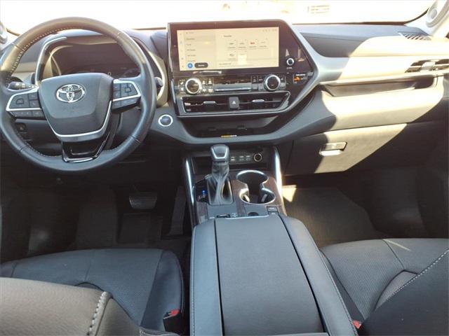 used 2023 Toyota Highlander Hybrid car, priced at $43,500