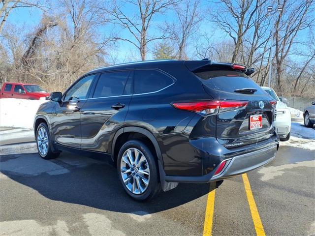 used 2023 Toyota Highlander Hybrid car, priced at $43,500