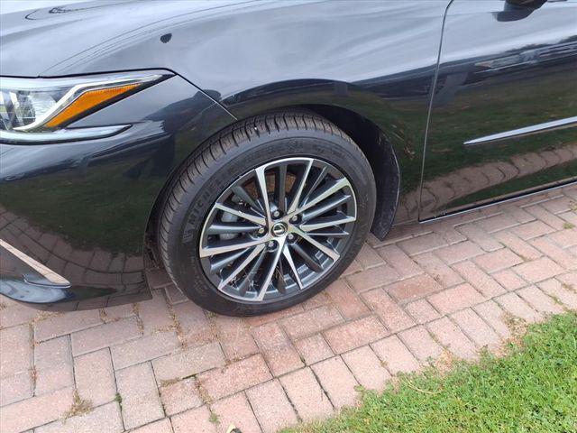 used 2022 Lexus ES 350 car, priced at $30,000