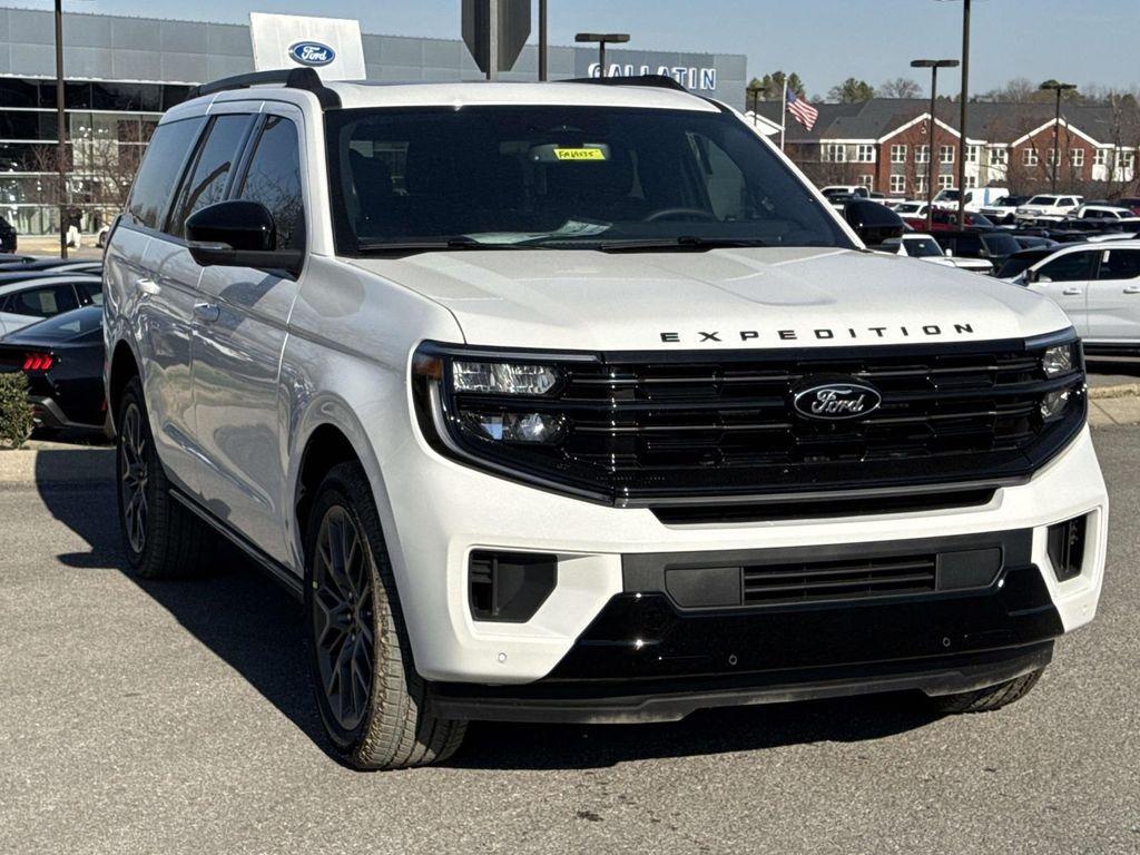 new 2025 Ford Expedition car, priced at $81,934