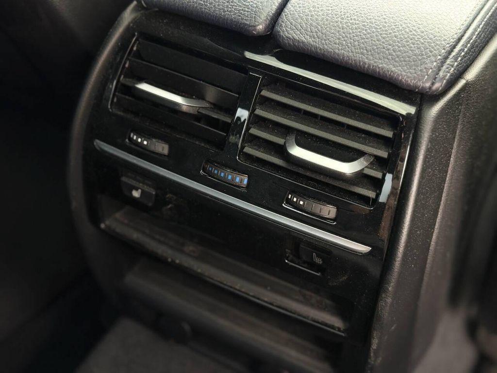 BMW 5 Series view 24
