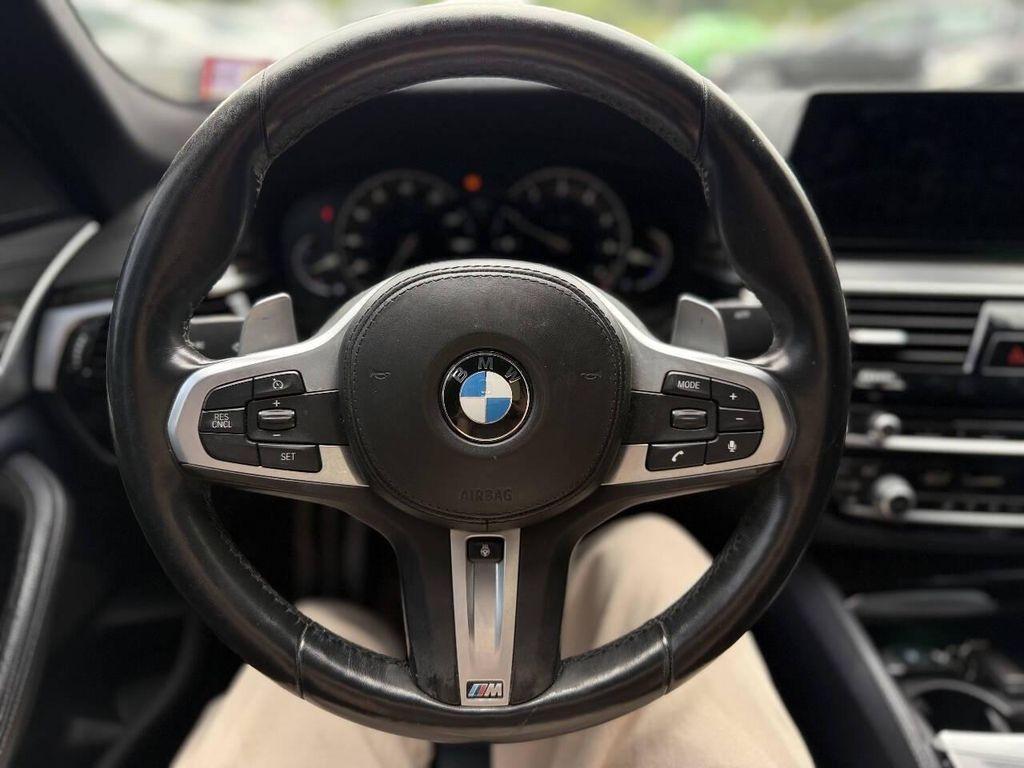 BMW 5 Series view 10
