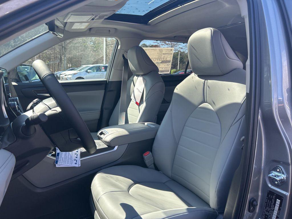 new 2026 Toyota Highlander car, priced at $48,902