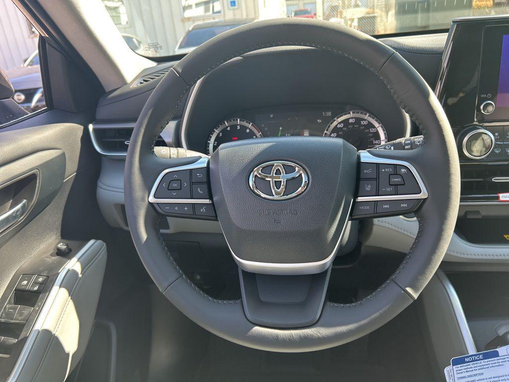 new 2026 Toyota Highlander car, priced at $48,902