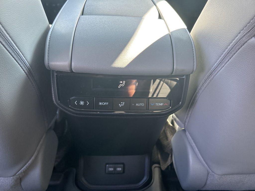 new 2026 Toyota Highlander car, priced at $48,902