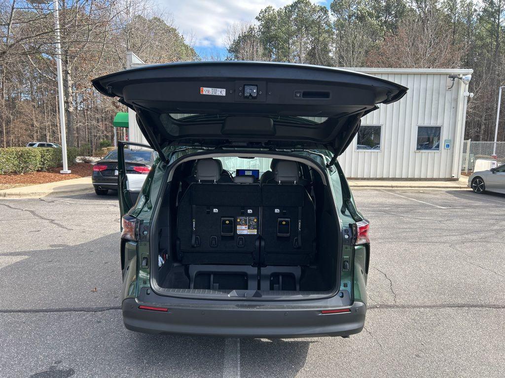 new 2026 Toyota Sienna car, priced at $48,008