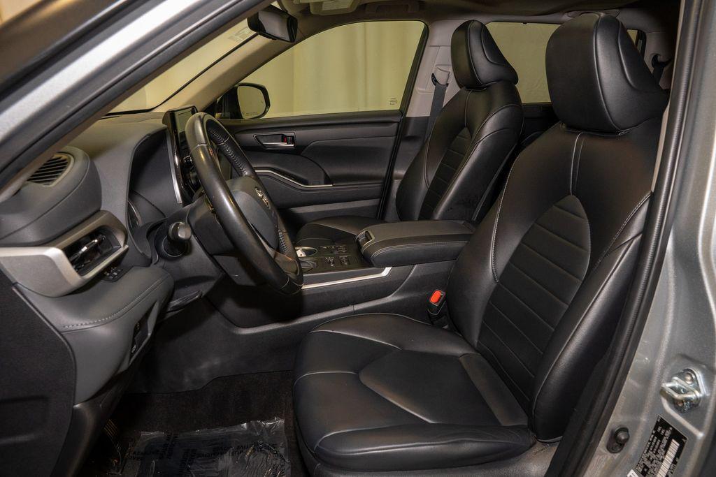 used 2023 Toyota Highlander car, priced at $32,556