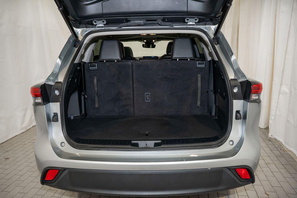 used 2023 Toyota Highlander car, priced at $32,556