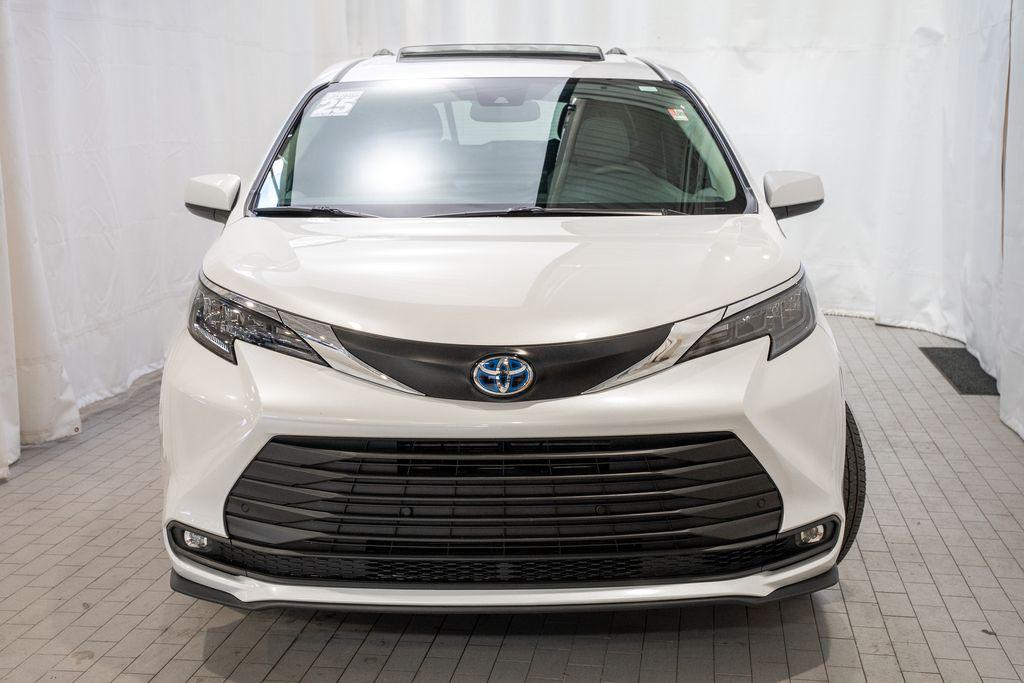 used 2025 Toyota Sienna car, priced at $45,252