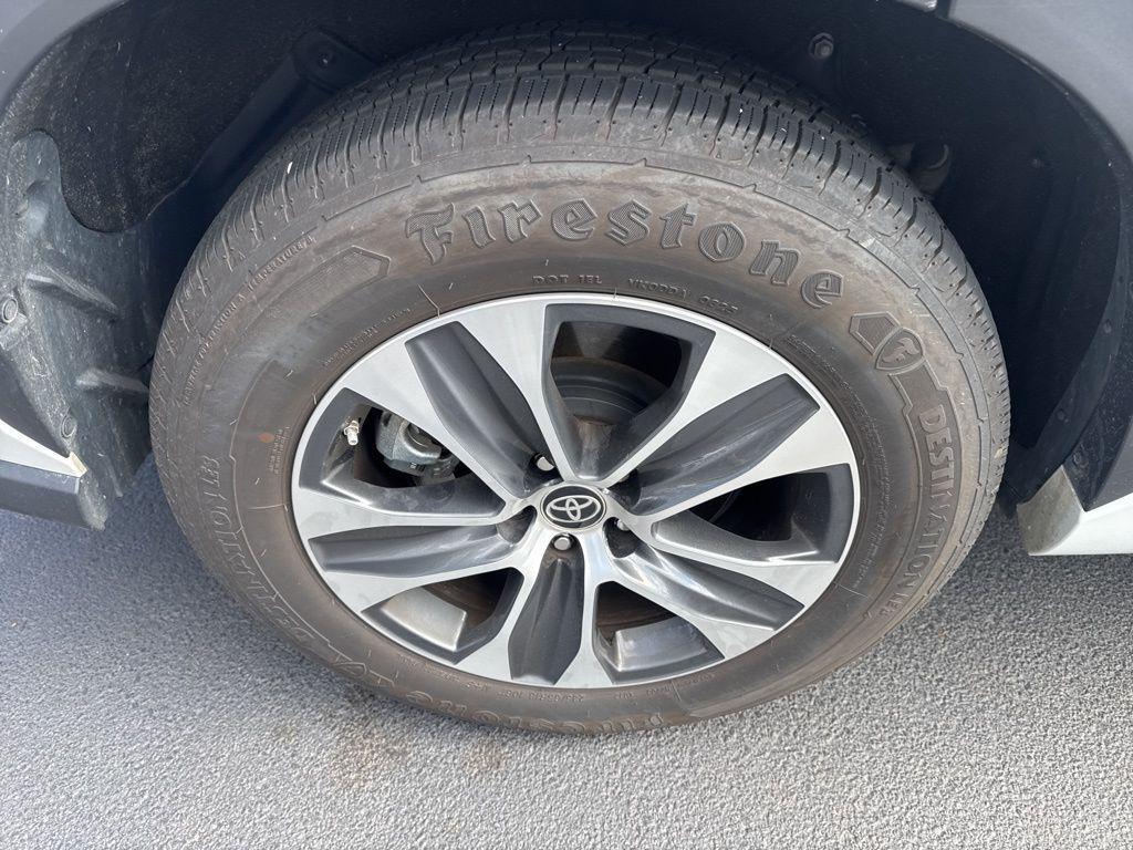 used 2023 Toyota Highlander car, priced at $35,442