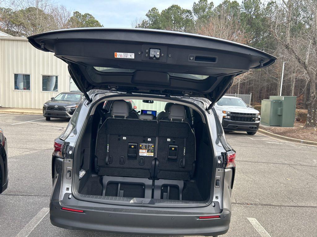 new 2026 Toyota Sienna car, priced at $50,778
