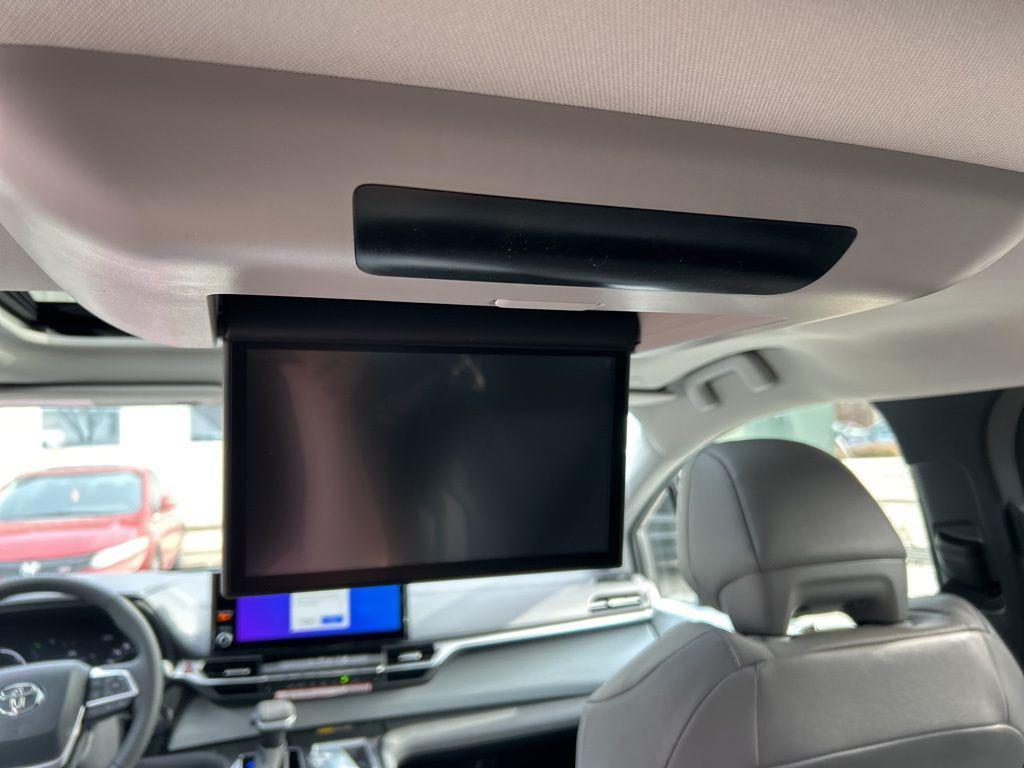 new 2026 Toyota Sienna car, priced at $50,778