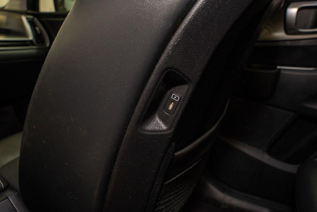 used 2024 Kia Sorento car, priced at $28,171