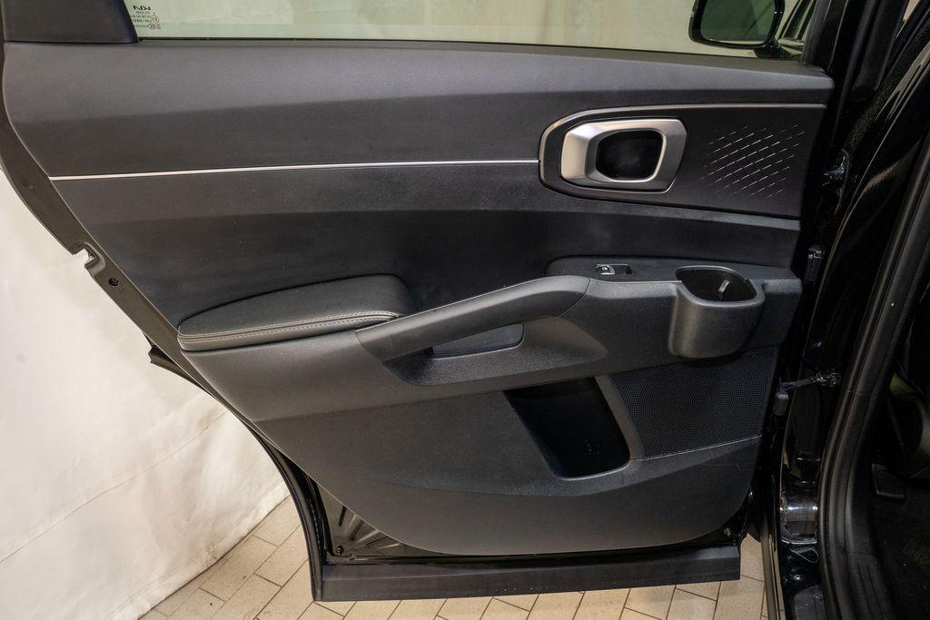 used 2024 Kia Sorento car, priced at $28,171