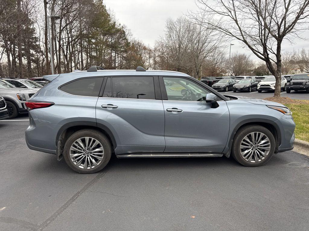 used 2022 Toyota Highlander car, priced at $39,506