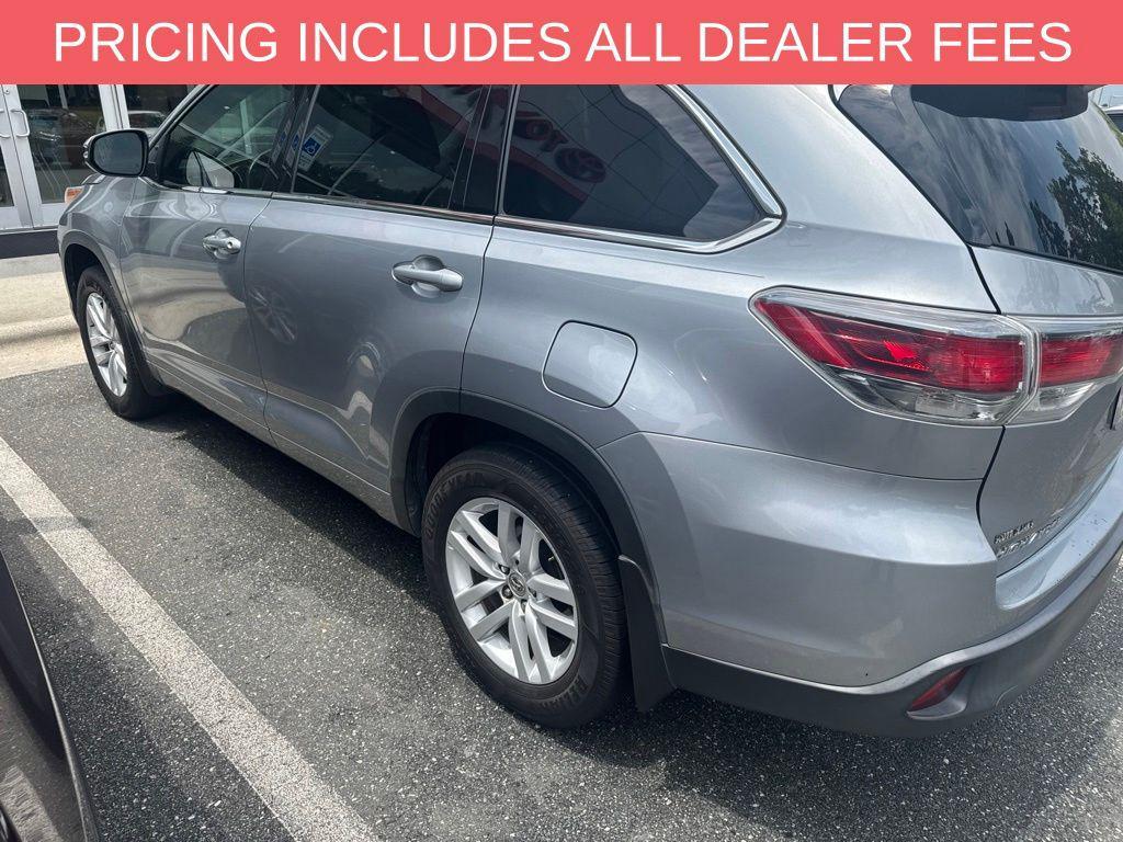 used 2015 Toyota Highlander car, priced at $17,469