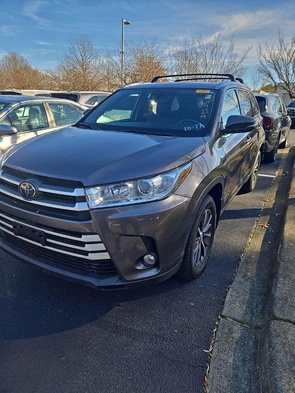 used 2019 Toyota Highlander car, priced at $26,910