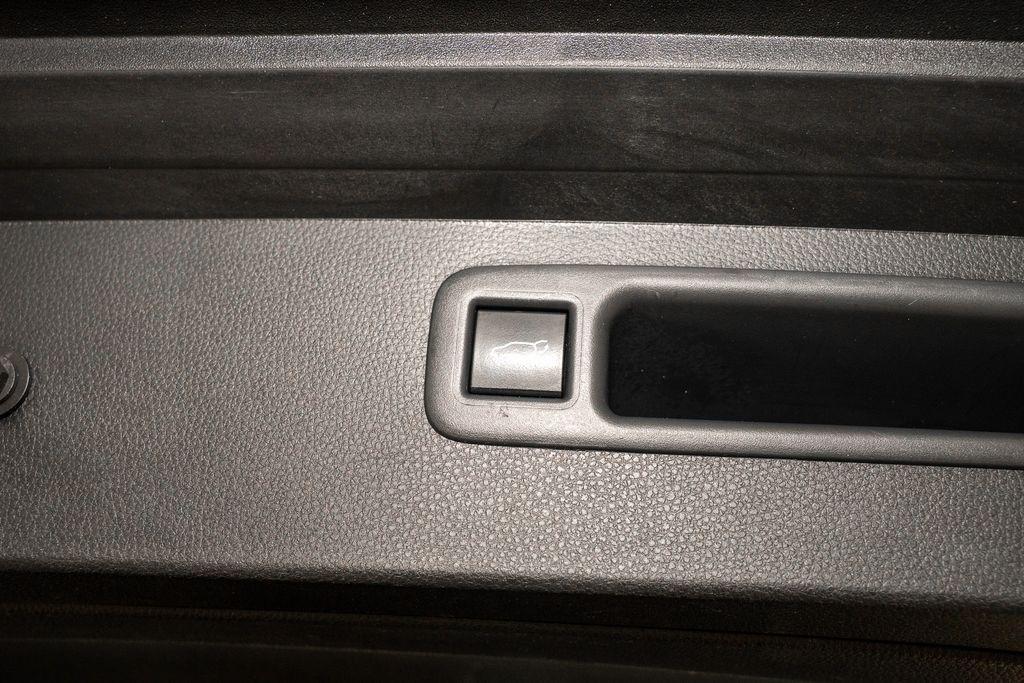 used 2024 Toyota Highlander car, priced at $30,818