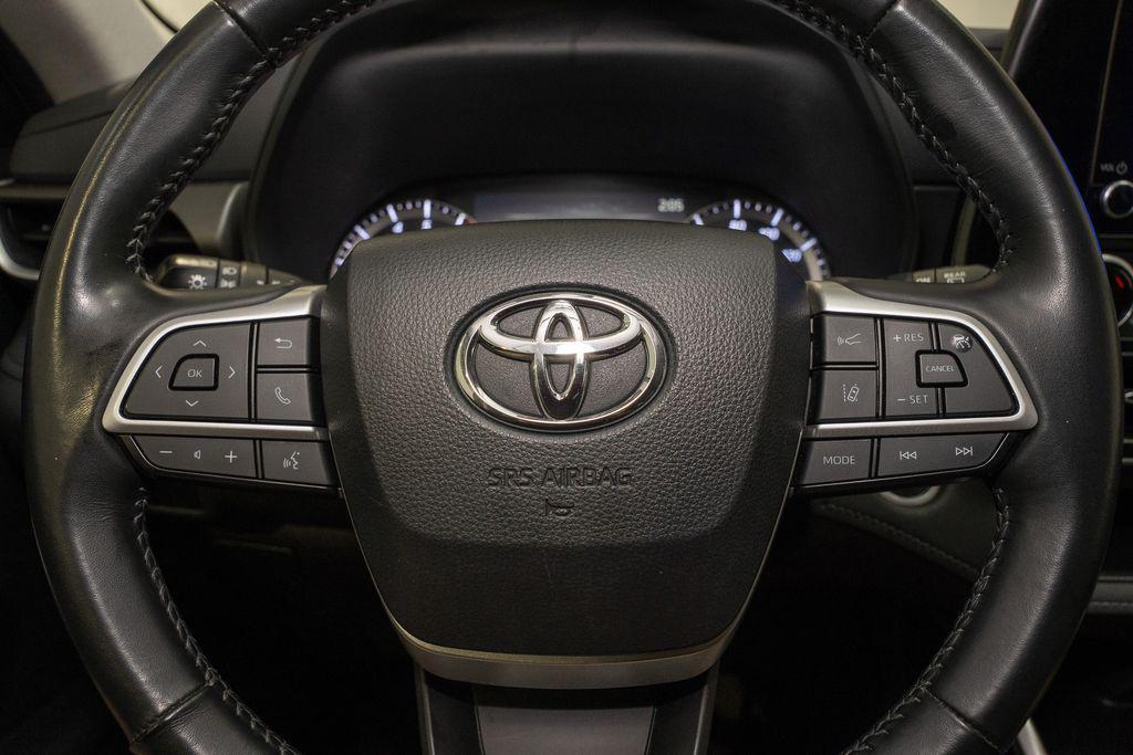 used 2024 Toyota Highlander car, priced at $30,818