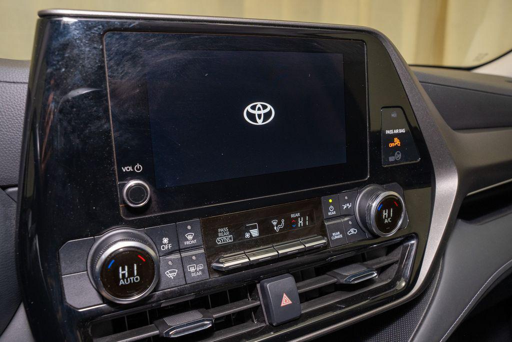used 2024 Toyota Highlander car, priced at $30,818